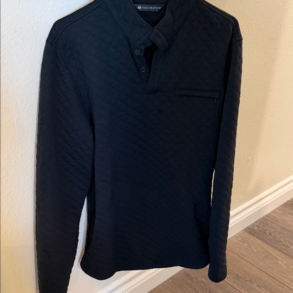 Travis Mathew Black Quilted Long Sleeve sweater w/ 3 buttons. Size L great cond.